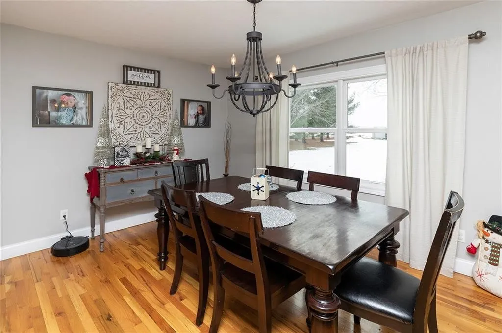10908 NW 107th Street, Granger, Iowa - Dining Room